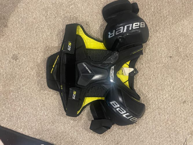 Bauer s29 shoulder pads senior small