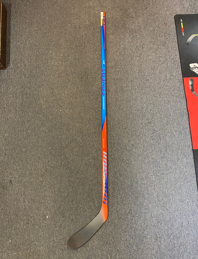 Intermediate Right Handed W28 Covert QRE ST Hockey Stick 55 Flex