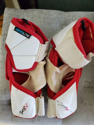 Used Small Bauer Vapor APX2 Elbow Pads