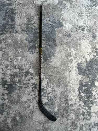 Senior Right Handed P14  Supreme 2S Pro Hockey Stick