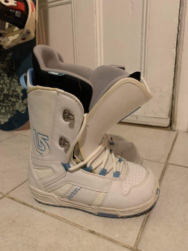 Women's New Size 6.0 (Women's 7.0) Burton Casa Snowboard Boots