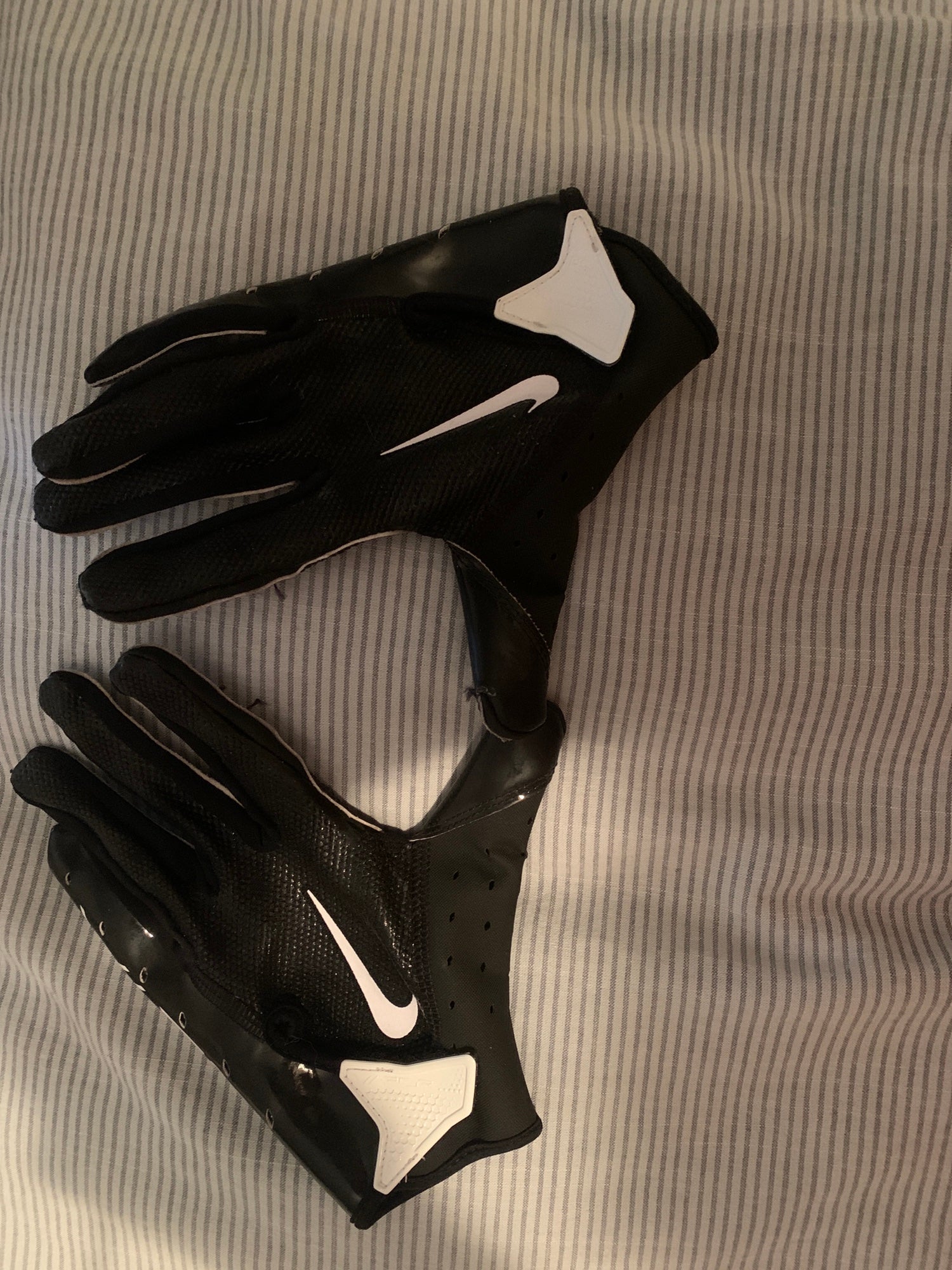 Nike Vapor Jet 5 Eagles PE Gloves - M & L