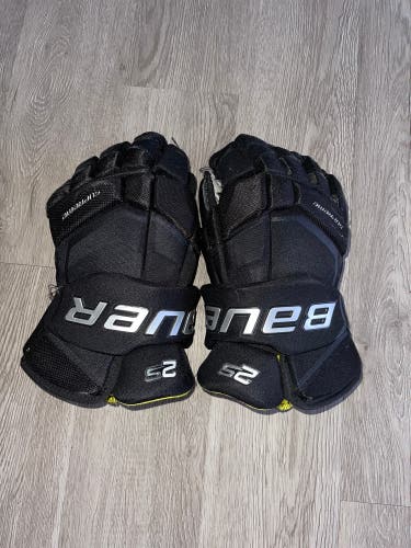 Bauer Supreme 2S Hockey Gloves