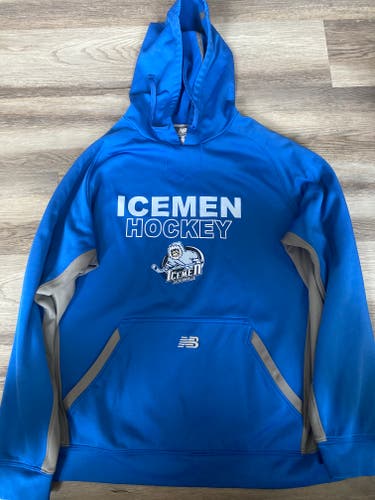 Blue Used Men's XL New Balance Sweatshirt