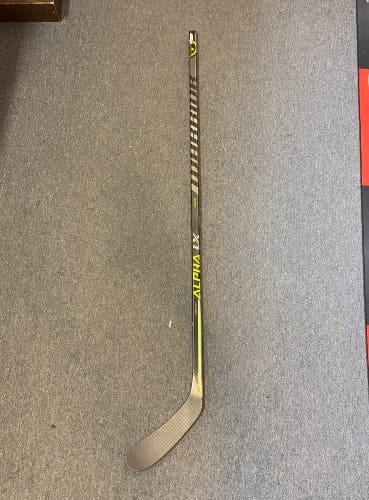 New Intermediate Right Handed W28 Alpha Lx 20 Hockey Stick