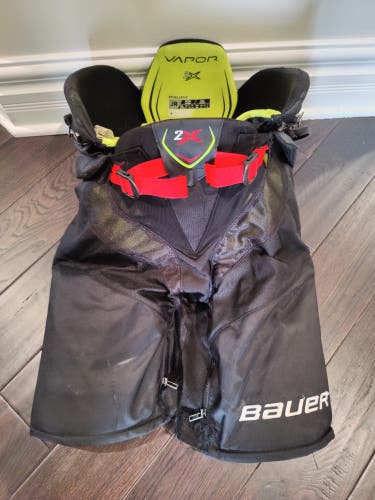 Black Junior XL Bauer VAPOR 2X Hockey Pants.