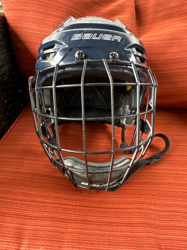 Used Medium Bauer Re-Akt 95 Helmet