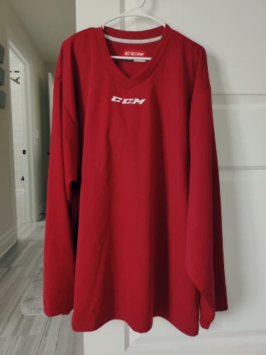 Red CCM 2XL Men's Hockey Jersey