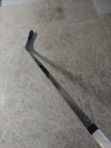 Custom hockey stick 70 flex p28 rh