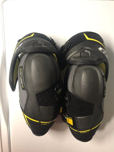 Used Extra Large CCM  Tacks 9080 Elbow Pads