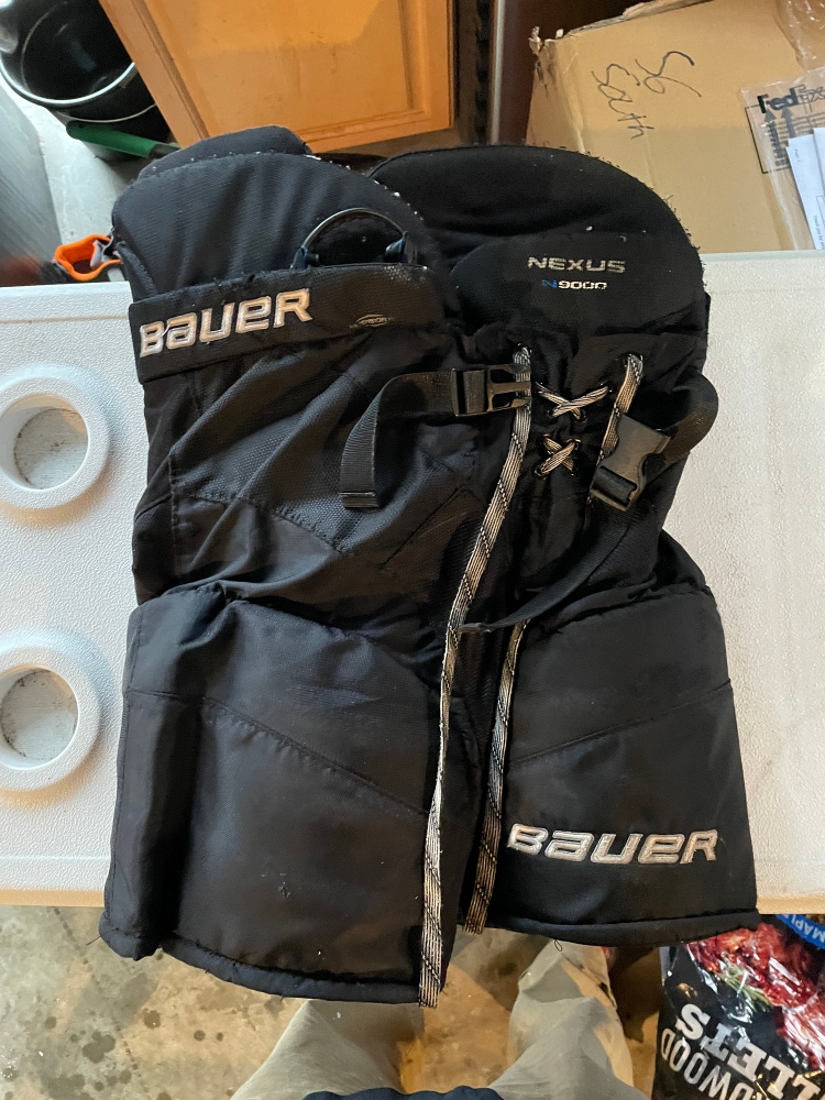 Used Medium Bauer Nexus N9000 Hockey Pants