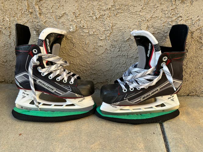 Used Bauer Regular Width  Size 4.5 Vapor X500 Hockey Skates