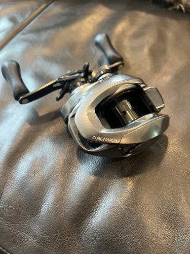 Used LIKE NEW Shimano Chronarch MGL 150XG
