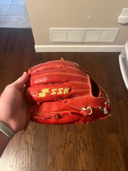 SSK Baseball Glove Model Z9-1150 ( Need Gone!) for Sale in