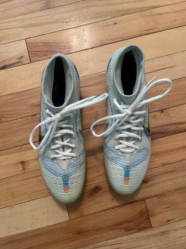 White Men's Used Size 9.5 (Women's 10.5) Molded Cleats Nike Mercurial Superfly 8 Elite FG Cleats