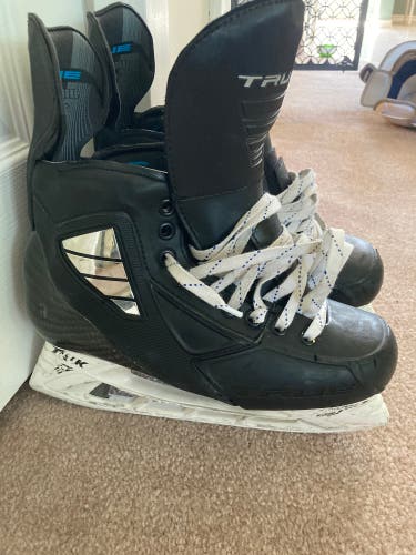 Used True Regular Width Size 8 Pro Custom Hockey Skates