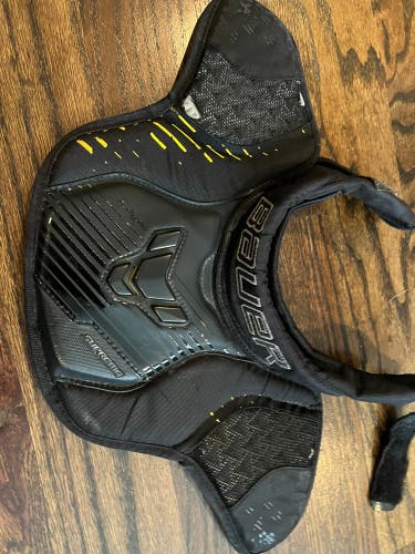 Bauer supreme goalie neck Guard 37.5