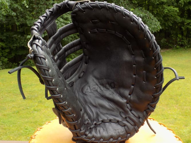 Used Wilson First Base Right Hand Throw A2000 Baseball Glove 12"