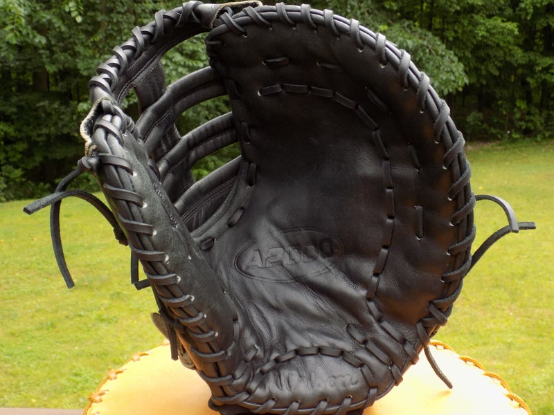 Used Wilson First Base Right Hand Throw A2000 Baseball Glove 12"