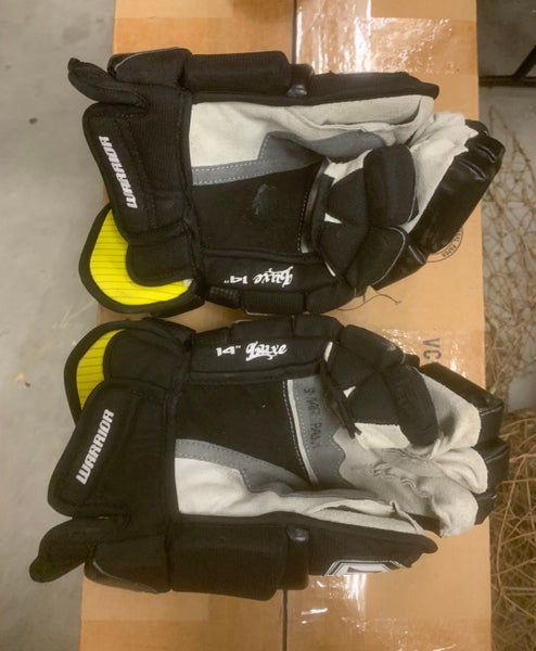 Warrior black hockey gloves - great condition, no tears - 14” gloves
