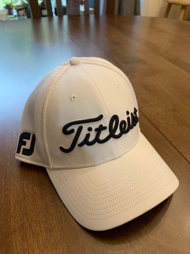 White Medium/Large Titleist Hat
