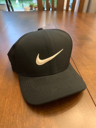 Black Large/Extra Large Nike Golf Hat