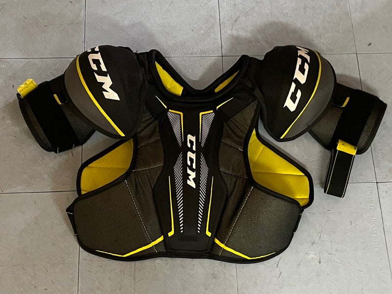 Senior CCM Tacks 9040 Hockey Shoulder Pads Medium Med M sr