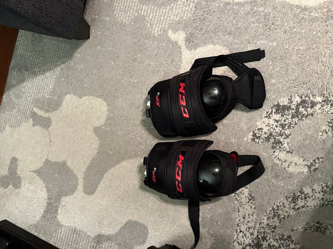 new CCM kp 1.9 goalie knee pad