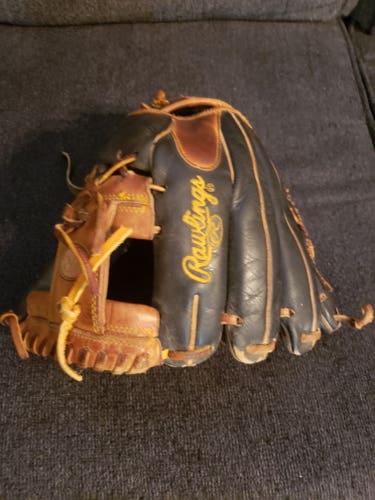 Used Rawlings Right Hand Throw Infield Heart of the Hide Baseball Glove 11.5"