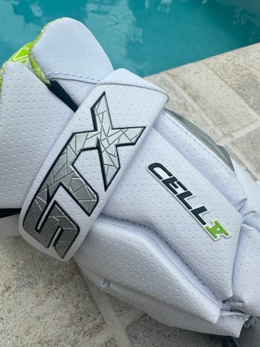 New STX Medium Cell V Lacrosse Gloves