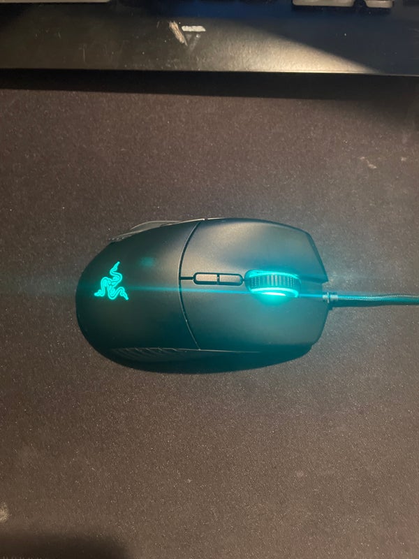 Razer basilisk v3 - Wired with programmable buttons/RHB lighting zones