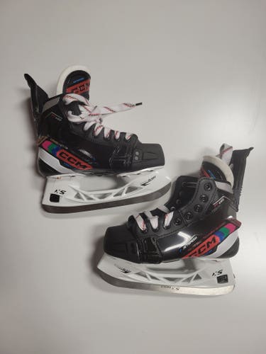 Junior New CCM Jetspeed FT680 Hockey Skates Wide Width Size 3.5