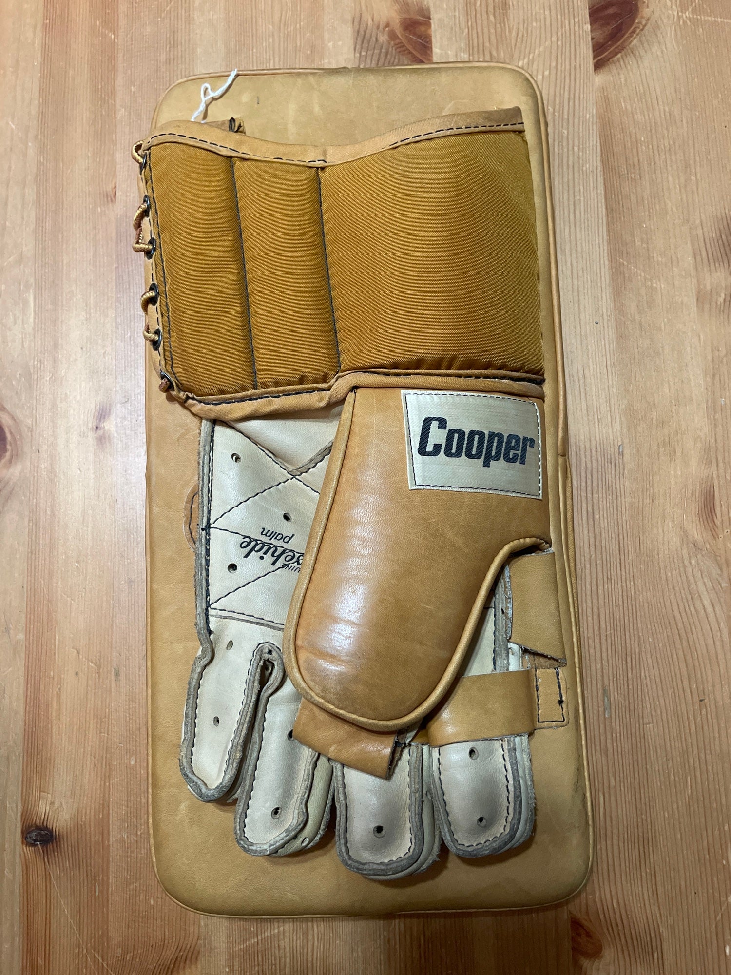 Cooper GM12 Hockey Goalie Glove Leather Wallet Minimalist 
