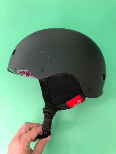 Used R.E.D. Trace Snowboarding Helmet (Size: Medium)