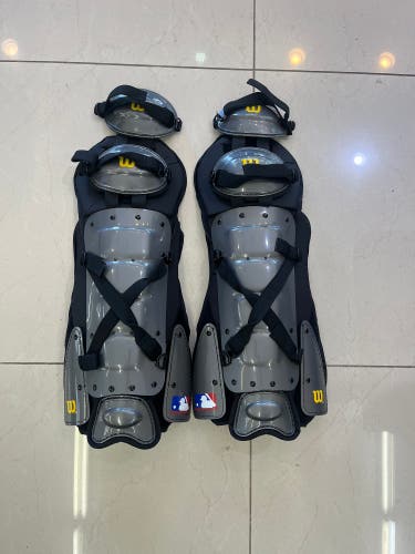 New Wilson Pro Platinum 17” Umpire Leg Guards