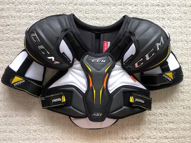 Junior  Medium CCM Super Tacks AS1 Shoulder Pads