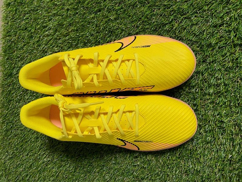 Nike Mercurial Vapor 15 Club IC Indoor Soccer Shoes Yellow DJ5969