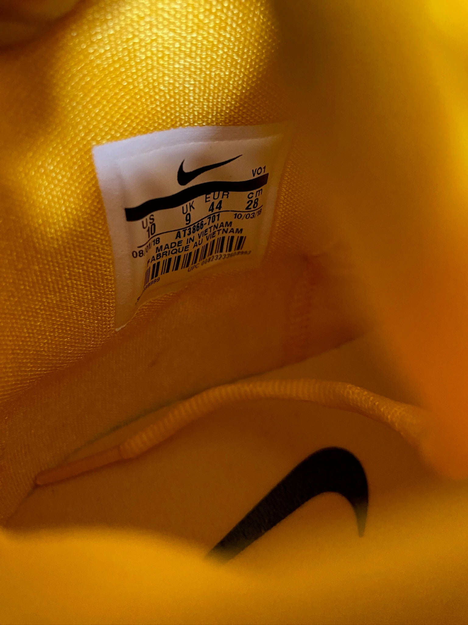 nike shoes with yellow tag