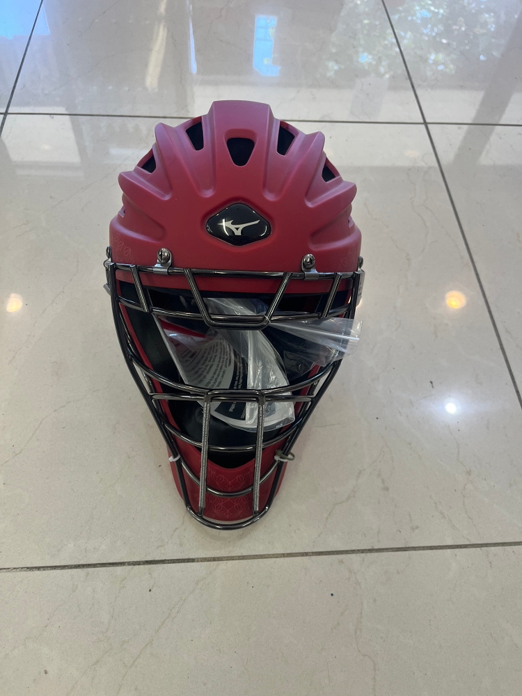New Mizuno Red Samurai Women’s Fastpitch Catchers Helmet