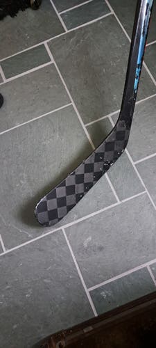 Senior Used Right Handed Warrior Covert QRE10 Hockey Stick W03