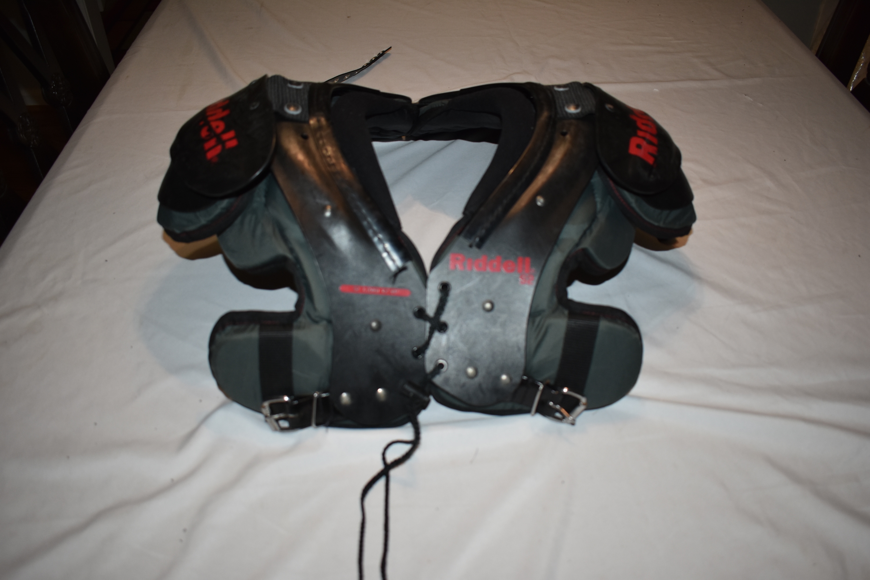 Riddell S2 Football Shoulder Pads, Youth Large (13-14") - Good Condition!