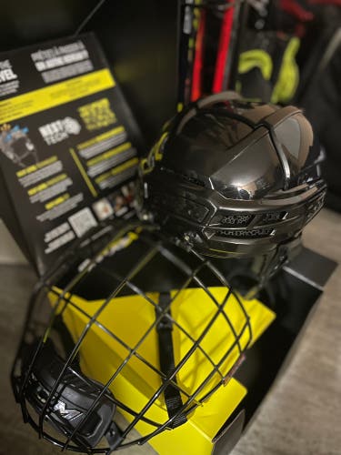 Used Medium CCM  TOTAL CUSTOM Super Tacks X Helmet