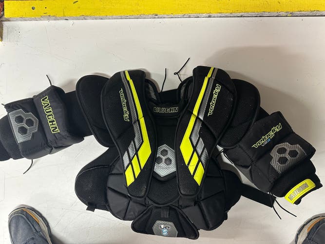 Vaughn Velocity VE8 Goalie Intermediate MEDIUM chest protector