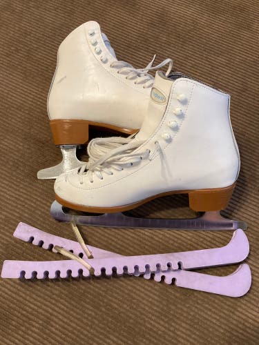 Riedell 117 Red Ribbon size 5