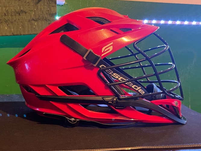 Player's Cascade S Helmet (CLICK FOR FULL PHOTOS) (15 free random stickers included)