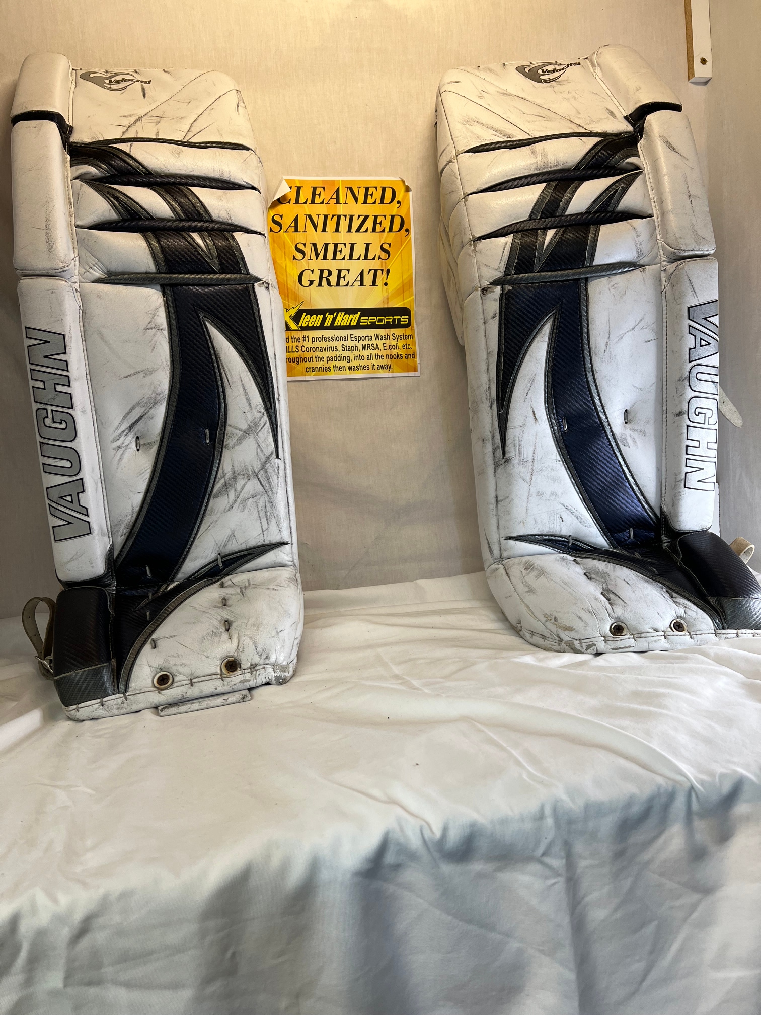 Used Vaughn Velocity 4  7800 Size 36+1  Ice Hockey Goalie Leg Pads