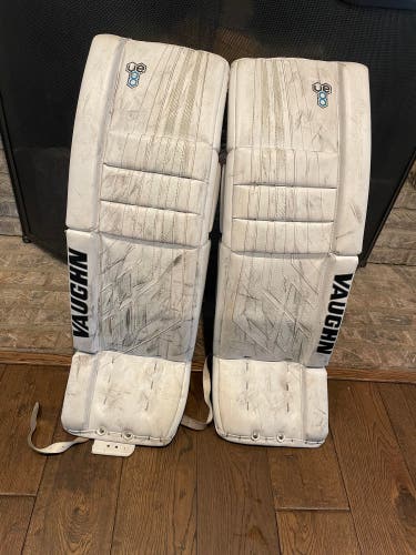 Vaughn Goalie Leg Pads, VE8, Int 31+2