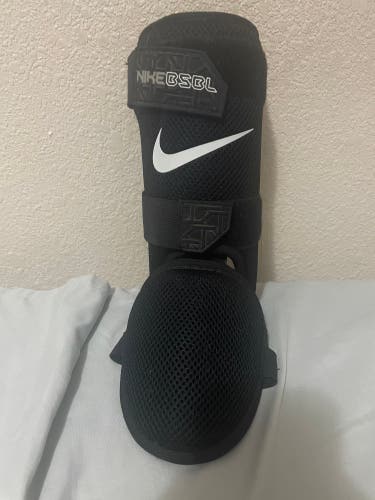 Black Used Senior Nike Shin Guards