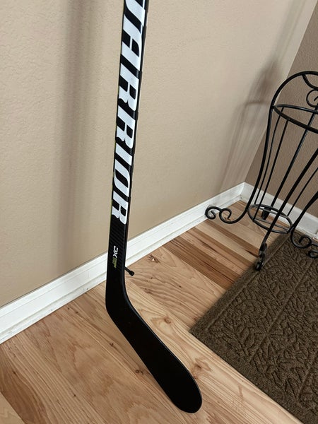 Senior Left Hand W28 Pro Stock Alpha DX Hockey Stick