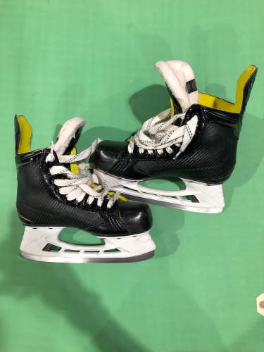 Used Junior Bauer Supreme S27 Hockey Skates (Regular) - Size: 4.0